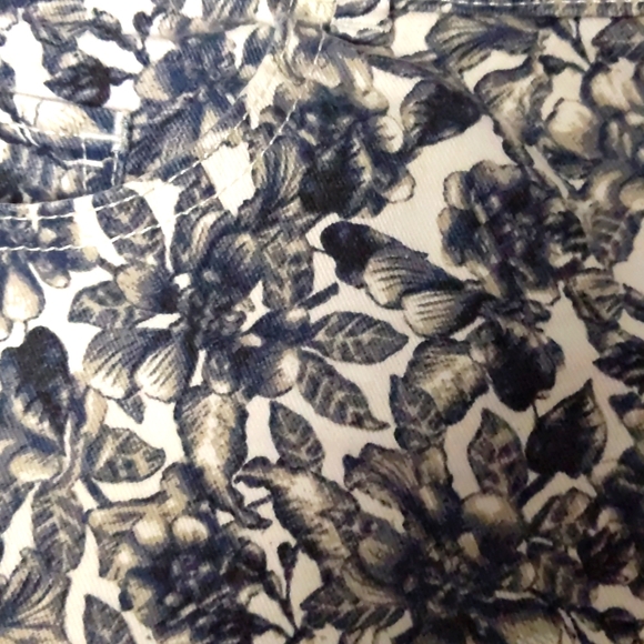 H&M Floral Short Shorts - Picture 2 of 2